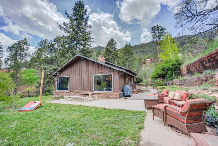 Exterior & Views 1, 4BR Mountain Getaway Pikes Peak, Dog-friendly!, El Paso