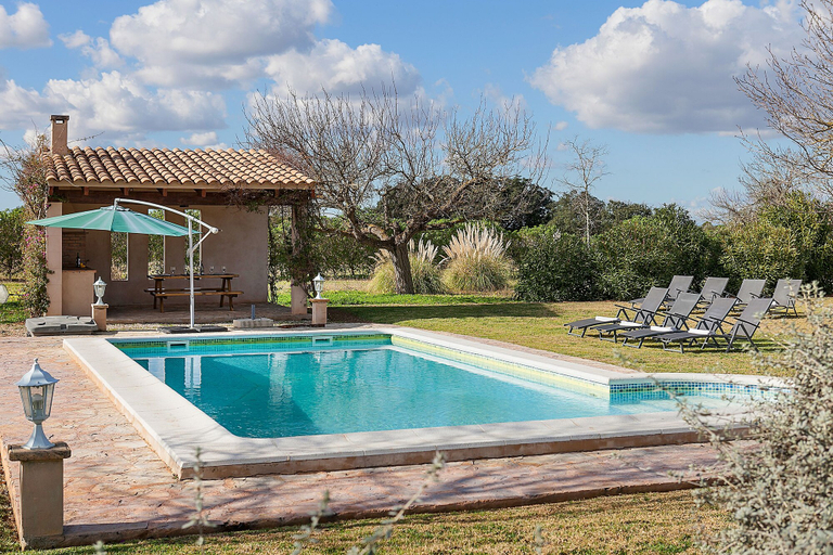 Sport & Beauty 5, Close Es Trenc Beach Villa with Pool, Baleares