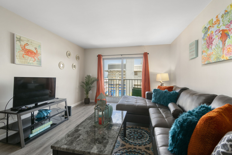 Others 1, 2 Bedroom 2Bath Deluxe Apt with Patio, Miami-Dade