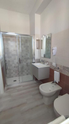 Bathroom 4, Langtrys, Blackpool