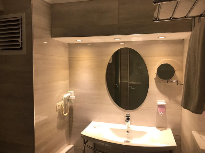 Bathroom 4, Benler Hotel, Fatih
