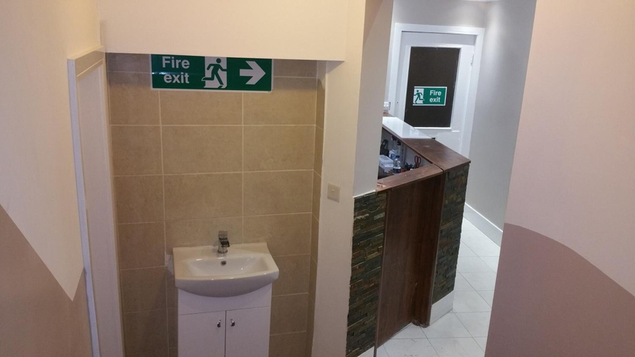 Bathroom 3, Ali Inn, Oxfordshire
