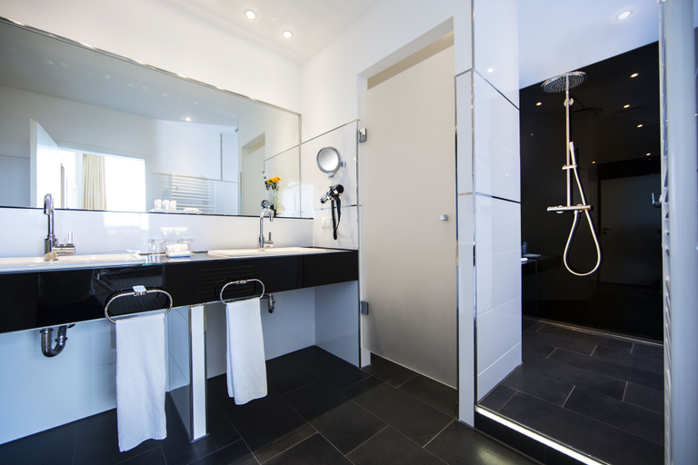 Bathroom 5, Strandhotel Fischland, Vorpommern-Rügen