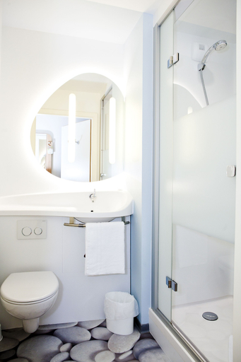 Bathroom 4, ibis budget Sarrebourg Buhl, Moselle