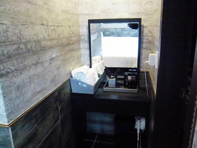 Bathroom 4, Big Apple Motel, Haeundae
