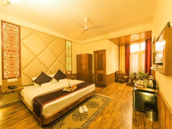 Bedroom 3, Hotel Mountain Top, Kullu