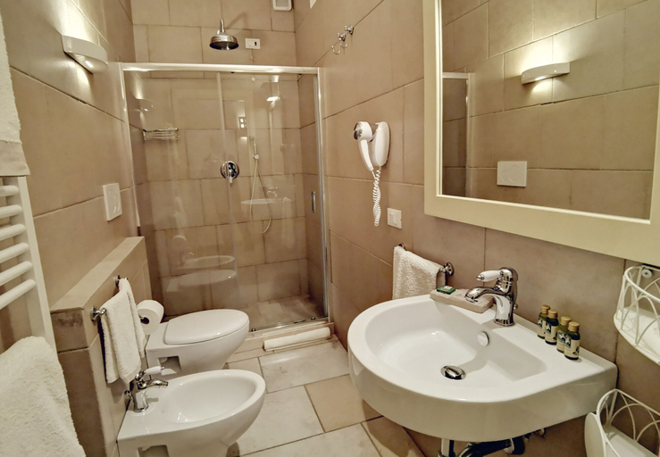 Bathroom 5, Le Nicchie Guest House, Foggia