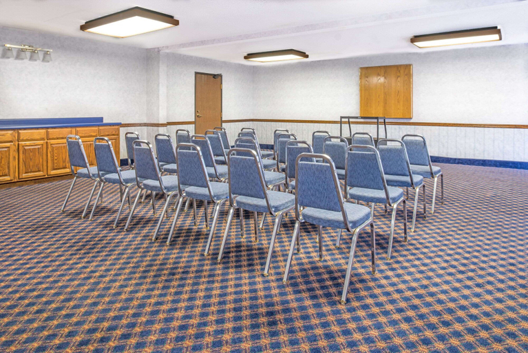 Business Facilities, Days Inn by Wyndham Pontoon Beach, Madison