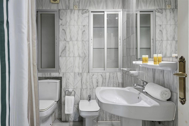 Bathroom 3, APARTAMENTOS PUERTO MARINA DEL ESTE, Granada