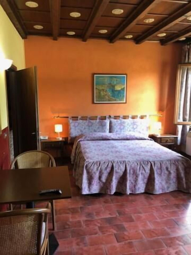 Bedroom 4, Hotel Il Granaio, Mantua