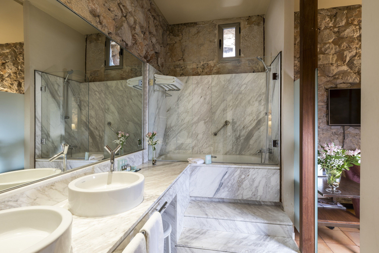 Bathroom 4, Parador de Alarcón, Cuenca