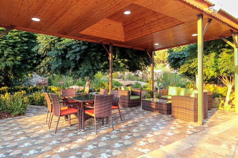 Food & Drinks, Villa Naya Branch 6 Saltus, Al-Balqa
