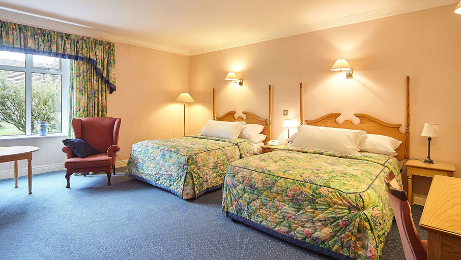 Bedroom 2, The Cedar Lodge Hotel and Restaurant