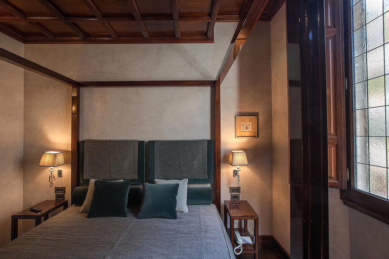 Bedroom 3, Grand Hotel Baglioni, Florence