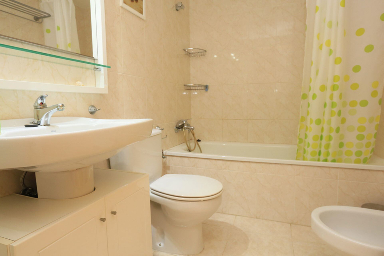 Bathroom, Apartamento Para 6 Personas en La Pineda, Tarragona