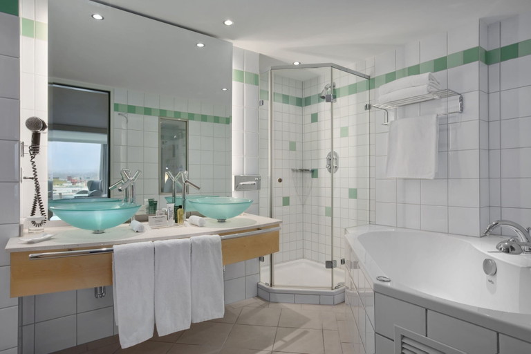 Bathroom 5, Hilton Zurich Airport, Bülach