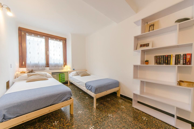 Bedroom 3, JOIVY Appartamento Regio Sulla Cattedrale, Genova