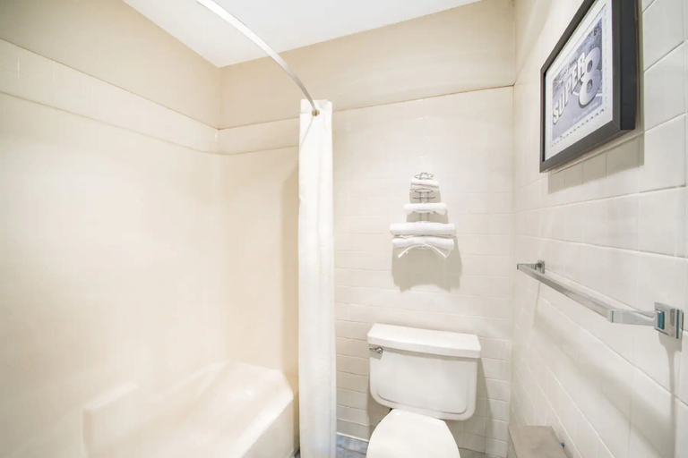 Bathroom 3, Republic Hotel of Ozona, Crockett