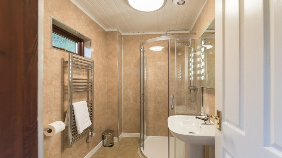 Bathroom, Bluebell Lodge 3 with Hot Tub, Dumfries and Galloway