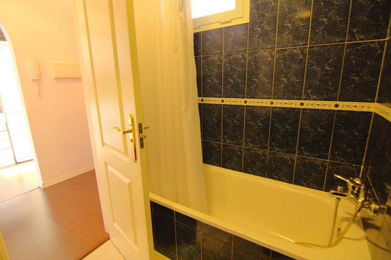 Bathroom, Guadalupe Apartment, Málaga