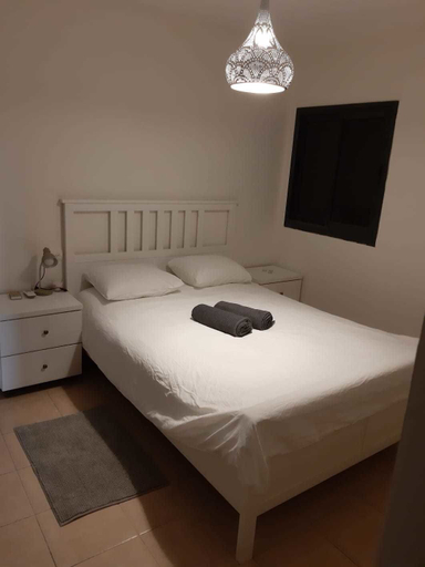 Bedroom 4, Roomy Apt. w Seaview Fireplace & Netflix