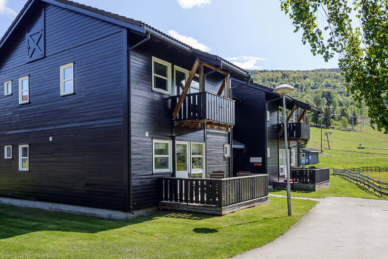Exterior & Views