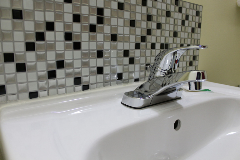 Bathroom 3, Norvic Motel, Greater Sudbury