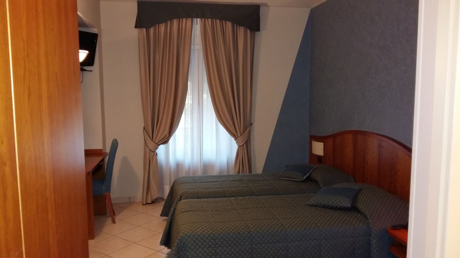 Bedroom 3, Hotel Cavour Asti, Asti