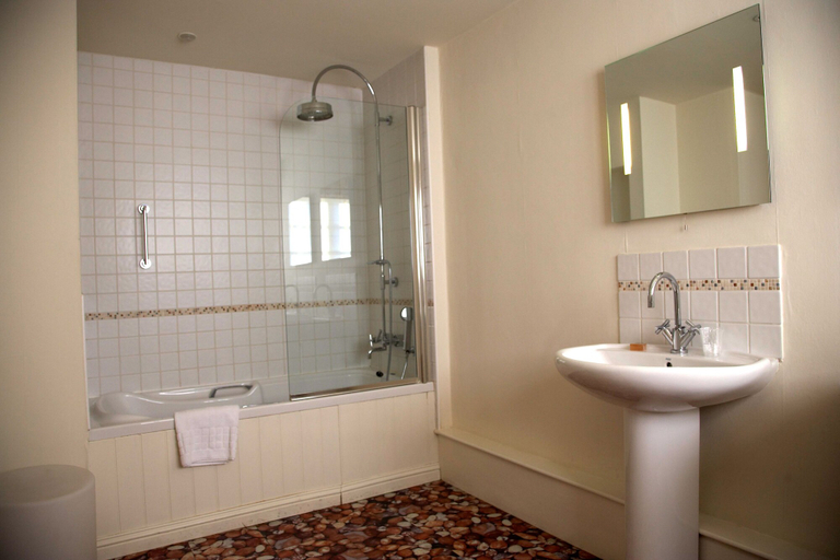 Bathroom 4, Crown and Castle, Suffolk