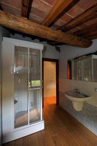 Bathroom 5, Tenuta dei Cavalieri, Florence