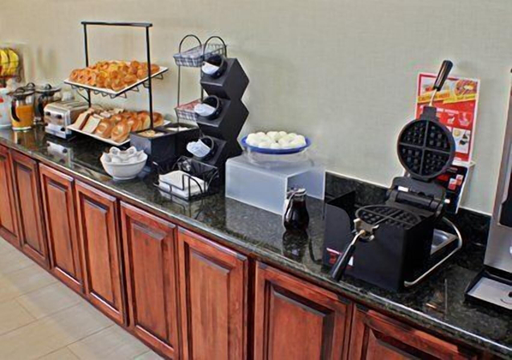 Food & Drinks 5, Comfort Inn & Suites Perry I-35, Noble