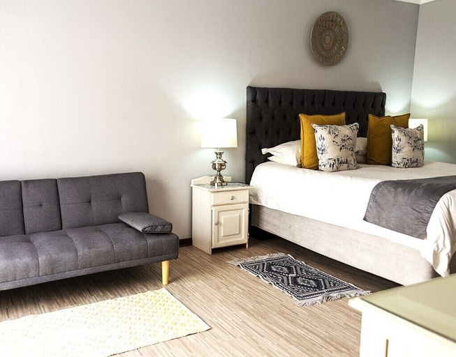 Bedroom 3, Kroon Manor, Fezile Dabi
