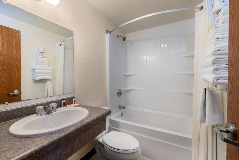 Bathroom 4, Super 8 by Wyndham Hill City/Mt Rushmore/ Area, Pennington