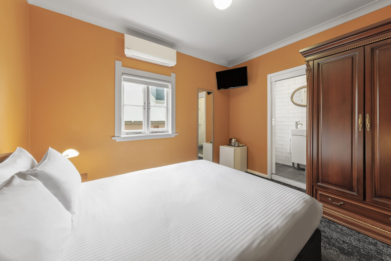 Bedroom 5, Hotel Blue & Cottages, Katoomba, Blue Mountains