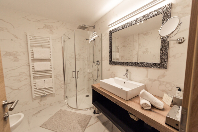 Bathroom 5, Hotel Freina, Bolzano
