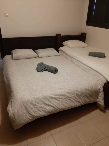 Bedroom 3, Roomy Apt. w Seaview Fireplace & Netflix
