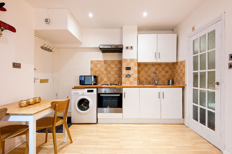 Others 5, Beautiful Hyde Park Studio Flat, London