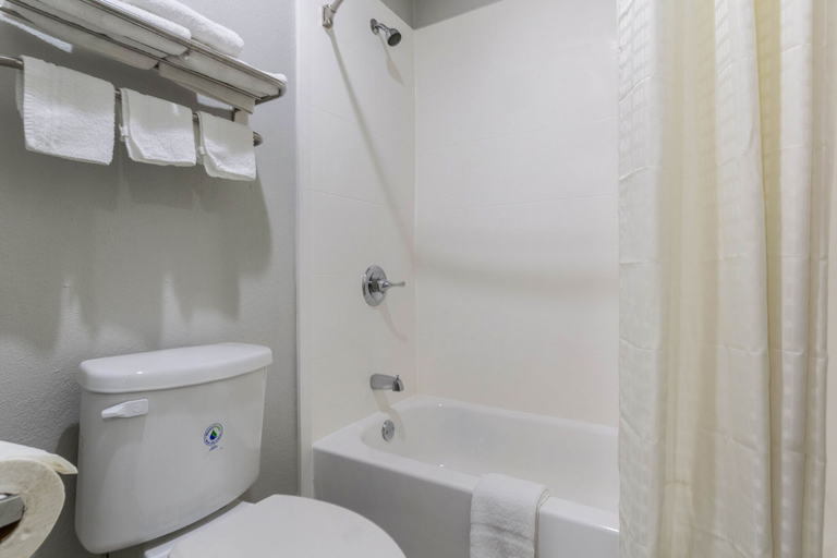 Bathroom 4, Scottish Inn and Suites, Houston