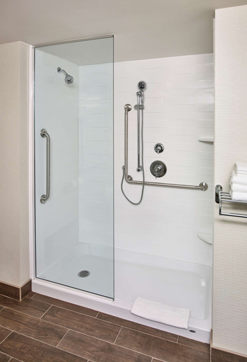 Bathroom 5, Hampton Inn by Hilton Sarnia/Point Edward, Lambton