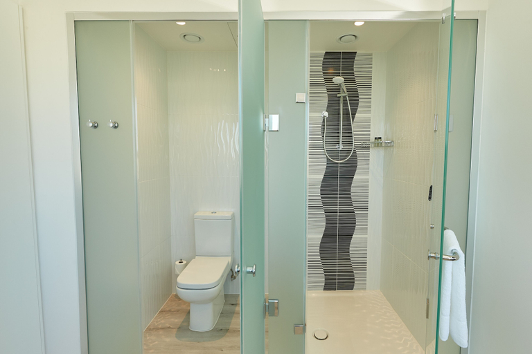 Bathroom 5, Hotel Sky Cape Town, City of Cape Town