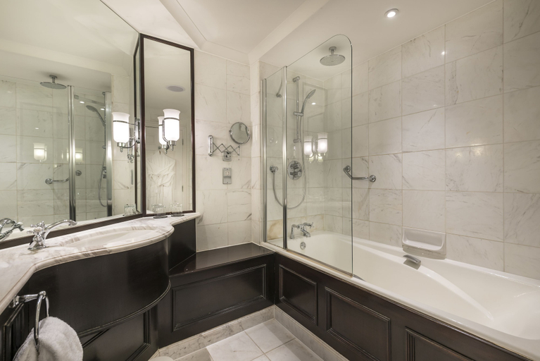Bathroom 5, Macdonald Bath Spa, Bath and North East Somerset