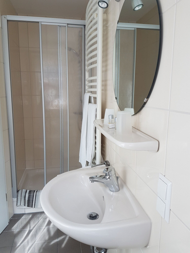 Bathroom 5, Ratskeller Nörten, Northeim