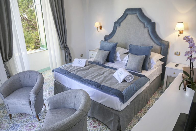 Bedroom 2, Palazzo Confalone, Salerno