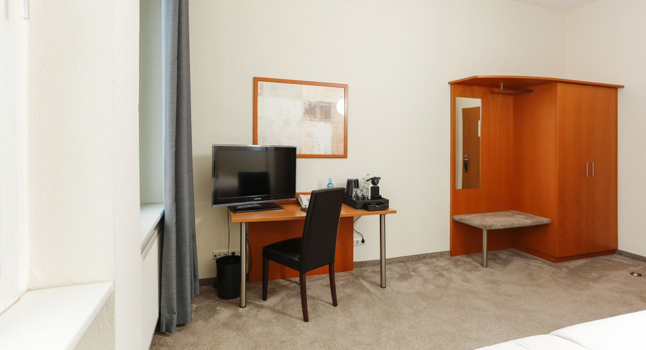Bedroom 3, Hotel am Rhein - Wesseling, Rhein-Erft-Kreis