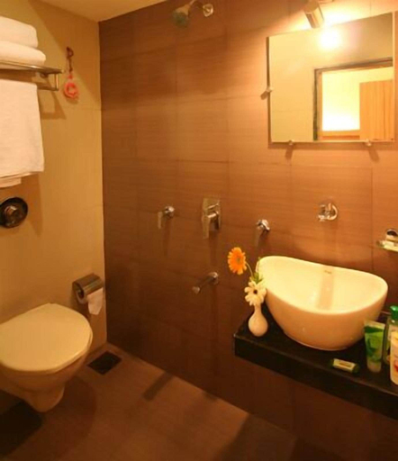 Bathroom 4, Hotel Ratna Palace Residency, Thane