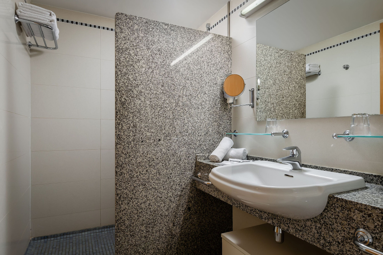 Bathroom 4, ALEGRIA Caprici Verd, Barcelona