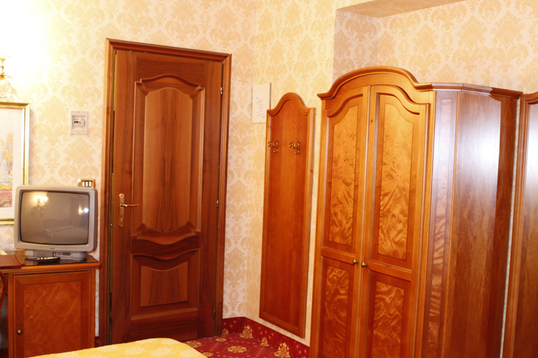 Bedroom 2, Pace Helvezia, Rome