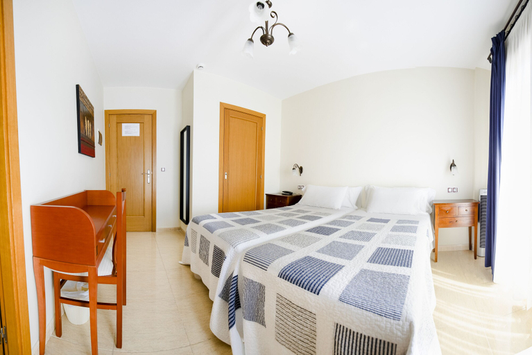 Bedroom 2, Hotel Arce Baiona, Pontevedra