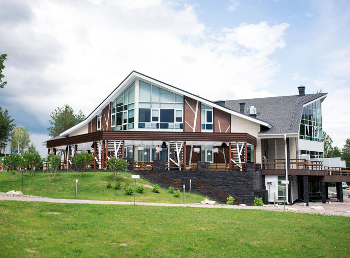 Exterior & Views