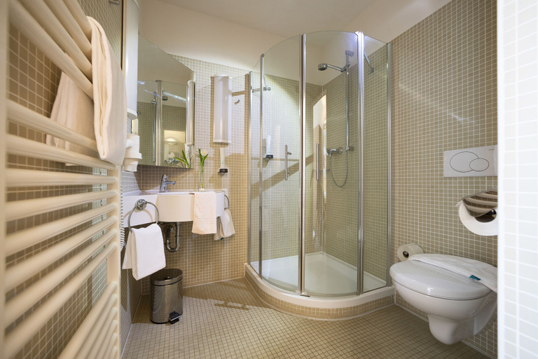 Bathroom 5, Hotel der Freiraum, Güssing